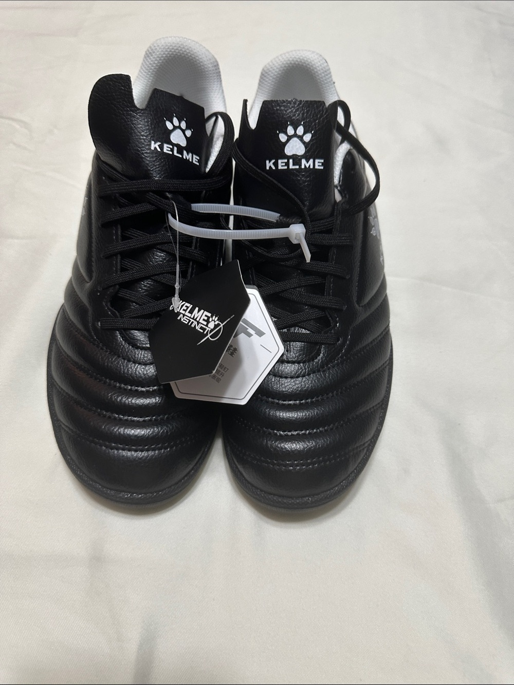 Kelme Men's Black Athletic Soccer Shoes - Classic Comfort